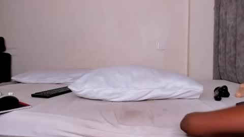 Snapshot of _ariah chatting on 05-21-26, 04:30 Ariah independent model online show from 05-21-26, 04:30