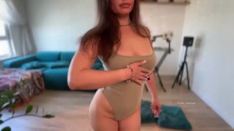 Snapshot of _artease_ chatting on 06-25-26, 03:06 Mariya online show from 06-25-26, 03:06