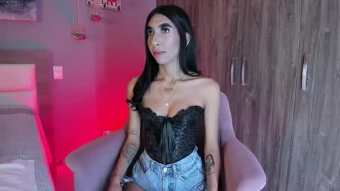 Snapshot of _ashly_77 chatting on 10-27-25, 07:18 Ashly online show from 10-27-25, 07:18