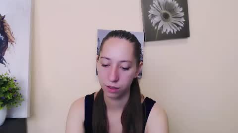Snapshot of _astraia_ chatting on 06-25-26, 06:18 _astraia_ online show from 06-25-26, 06:18