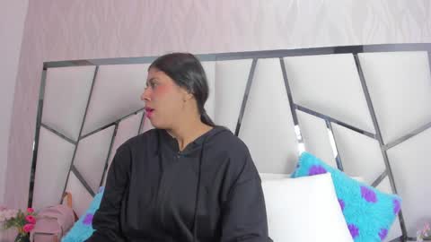 Aura online show from 04-20-26, 03:09