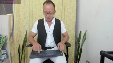 Snapshot of _axelking1_ chatting on 07-06-26, 11:40 Axel online show from 07-06-26, 11:40
