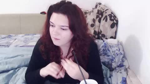 Snapshot of _bella_28 chatting on 12-19-24, 07:40 em online show from 12-19-24, 07:40