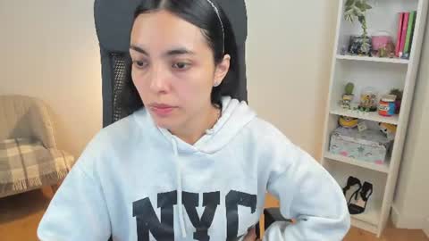 Snapshot of _bellaevans_ chatting on 06-13-26, 04:21 Bella Evans online show from 06-13-26, 04:21