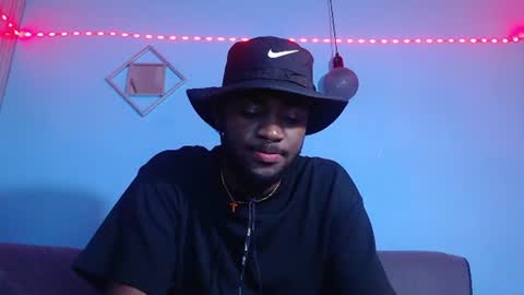Snapshot of _black_stallion chatting on 06-12-26, 11:31 Andrew online show from 06-12-26, 11:31
