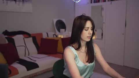 Lili online show from 01-12-25, 09:19