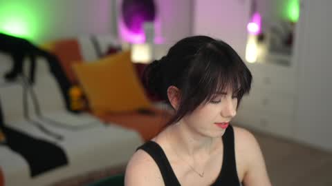 Lili online show from 10-12-25, 12:04