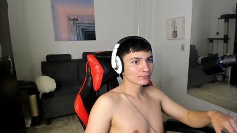 Snapshot of _blakee chatting on 12-20-24, 09:00 B L A K E online show from 12-20-24, 09:00