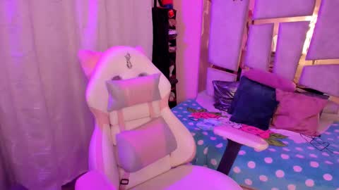 Angie  Independent model online show from 09-09-25, 04:34