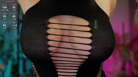 Snapshot of _careful_i_bite_nya_ chatting on 10-31-25, 01:45 Alisa online show from 10-31-25, 01:45