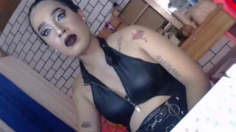 Caroline online show from 04-08-26, 07:52