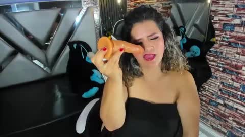 Snapshot of _casandra11 chatting on 01-05-25, 09:05 _casandra11 online show from 01-05-25, 09:05