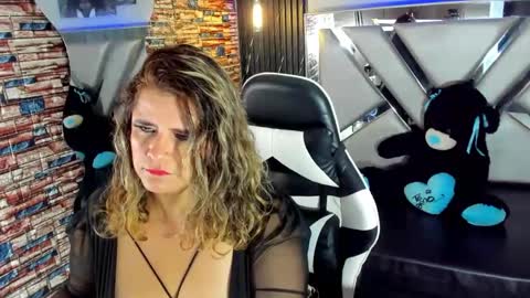 Snapshot of _casandra11 chatting on 02-10-25, 11:45 _casandra11 online show from 02-10-25, 11:45