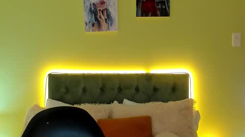 Charlote online show from 11-26-25, 07:59