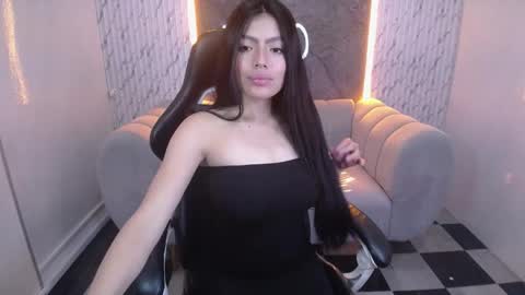 _charlottee_b online show from 04-11-26, 01:59