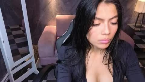 _charlottee_b online show from 05-29-26, 01:47