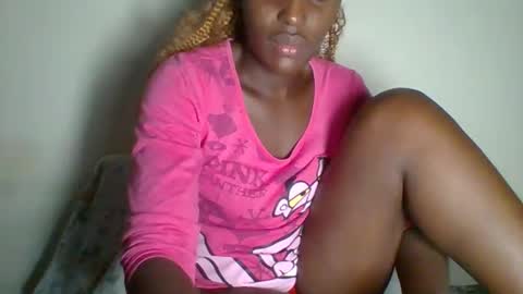 Snapshot of _clara01 chatting on 02-14-25, 02:39 clara online show from 02-14-25, 02:39