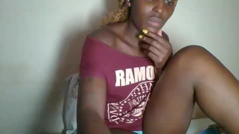 Snapshot of _clara01 chatting on 02-18-25, 07:32 clara online show from 02-18-25, 07:32