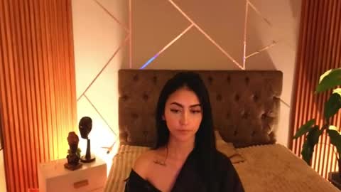Snapshot of _coraliinee_ chatting on 07-23-26, 03:15 Coraline online show from 07-23-26, 03:15