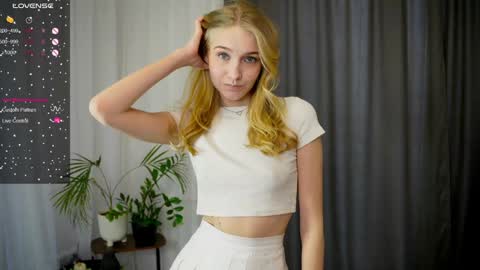 Snapshot of _curlydream_ chatting on 03-05-25, 09:16 Alice online show from 03-05-25, 09:16