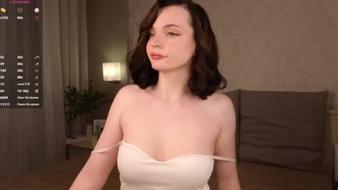Snapshot of _curlydream_ chatting on 10-19-25, 01:06 Alice online show from 10-19-25, 01:06