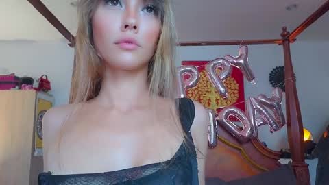 Snapshot of _demi_dee_ chatting on 02-26-25, 09:53 DemiDee online show from 02-26-25, 09:53