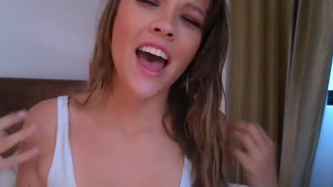 Snapshot of _demi_dee_ chatting on 09-30-25, 10:42 DemiDee online show from 09-30-25, 10:42