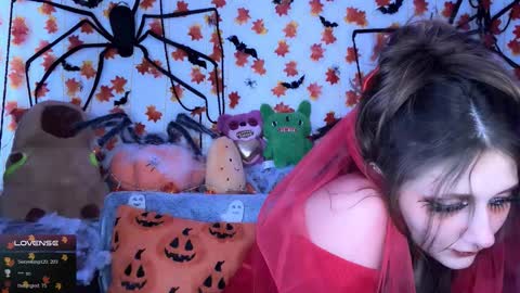 Kate online show from 10-31-25, 06:58