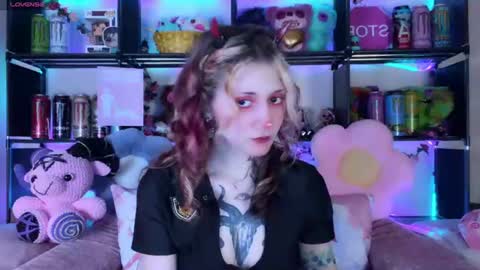 Snapshot of _devilbaby chatting on 06-25-26, 06:45 Kate online show from 06-25-26, 06:45