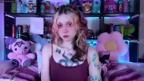 Snapshot of _devilbaby chatting on 07-11-26, 07:27 Kate online show from 07-11-26, 07:27