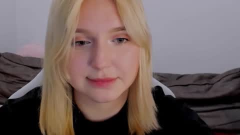 Snapshot of _dewpoint_ chatting on 09-16-25, 08:43 Ri online show from 09-16-25, 08:43