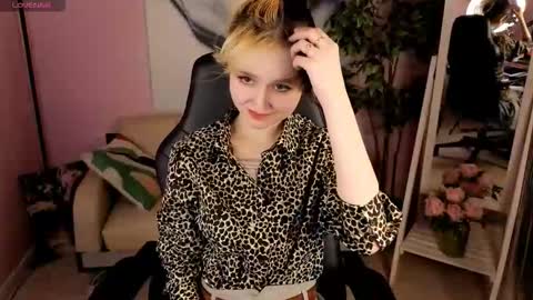 Snapshot of _drift_baby_ chatting on 03-15-26, 01:17 Mao online show from 03-15-26, 01:17