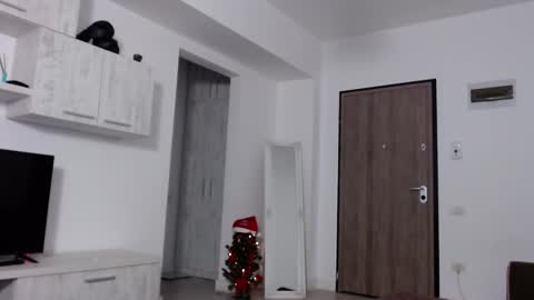 Dylan online show from 12-21-24, 09:01