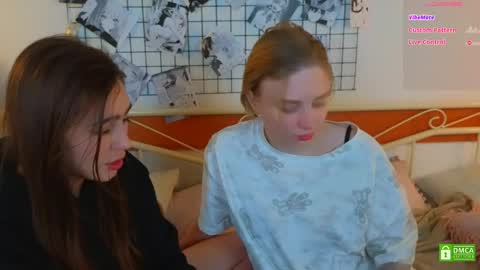 Snapshot of _eliizabeth__ chatting on 05-04-26, 09:55 Lizzy online show from 05-04-26, 09:55
