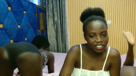 Elinah online show from 11-30-25, 04:22