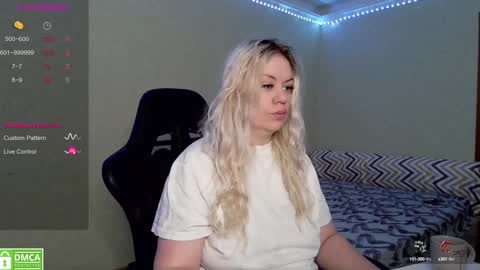 Snapshot of _elven_dreams__ chatting on 01-10-25, 05:37 chloue and Gretta online show from 01-10-25, 05:37