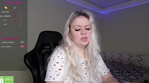 Snapshot of _elven_dreams__ chatting on 01-15-25, 06:22 chloue and Gretta online show from 01-15-25, 06:22