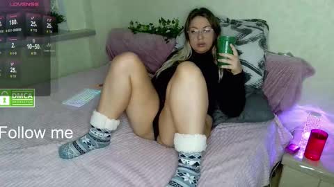 chloue and Gretta online show from 11-14-25, 01:37