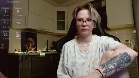 chloue and Gretta online show from 06-06-26, 07:18