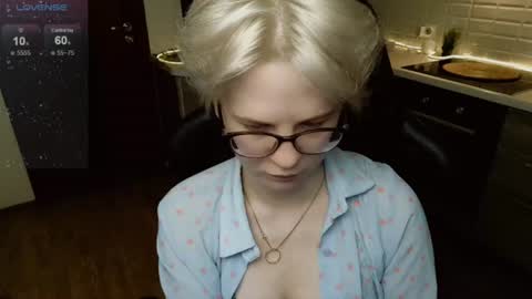 Snapshot of _elven_dreams__ chatting on 06-23-26, 07:56 chloue and Gretta online show from 06-23-26, 07:56