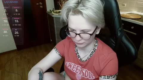 Snapshot of _elven_dreams__ chatting on 07-18-26, 08:34 chloue and Gretta online show from 07-18-26, 08:34