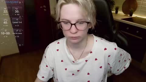 Snapshot of _elven_dreams__ chatting on 07-25-26, 07:00 chloue and Gretta online show from 07-25-26, 07:00