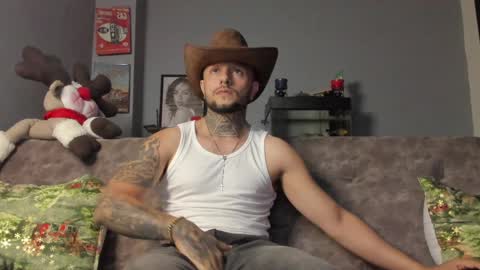 Snapshot of _emilio_escobar chatting on 12-22-24, 10:38 Emilio online show from 12-22-24, 10:38