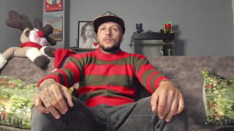 Snapshot of _emilio_escobar chatting on 12-24-24, 10:33 Emilio online show from 12-24-24, 10:33