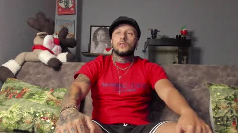 Snapshot of _emilio_escobar chatting on 12-28-24, 10:36 Emilio online show from 12-28-24, 10:36