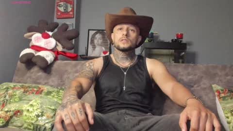 Snapshot of _emilio_escobar chatting on 12-30-24, 10:32 Emilio online show from 12-30-24, 10:32