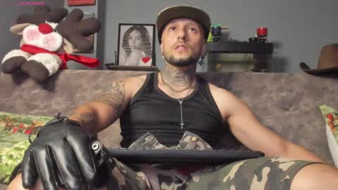 Snapshot of _emilio_escobar chatting on 12-30-24, 01:36 Emilio online show from 12-30-24, 01:36