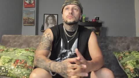 Snapshot of _emilio_escobar chatting on 01-04-25, 10:49 Emilio online show from 01-04-25, 10:49