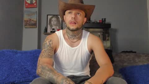 Snapshot of _emilio_escobar chatting on 01-21-25, 10:41 Emilio online show from 01-21-25, 10:41