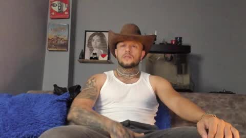 Snapshot of _emilio_escobar chatting on 01-25-25, 10:29 Emilio online show from 01-25-25, 10:29